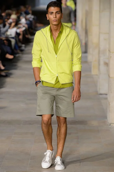 Look 13